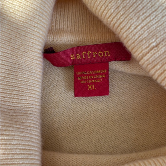 Saffron 100% Cashmere Sweater Butter Yellow Turtleneck Cabincore Size Medium - Picture 11 of 11